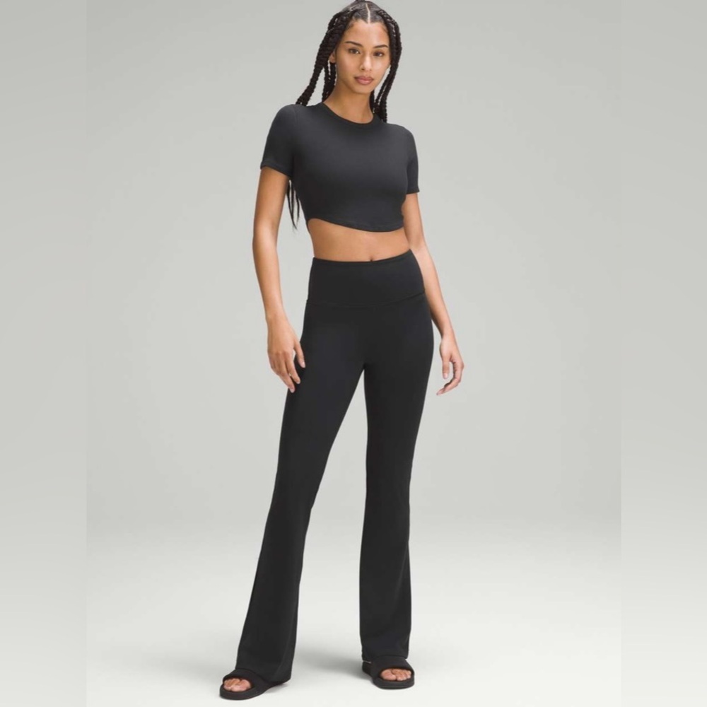 Lululemon Hold Tight Cropped Ribbed T Shirt in Black Size Small